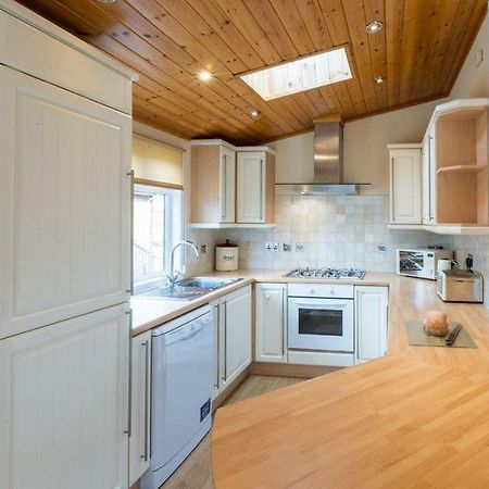 Windermere Retreat - White Cross Bay Holiday Park Bagian luar foto