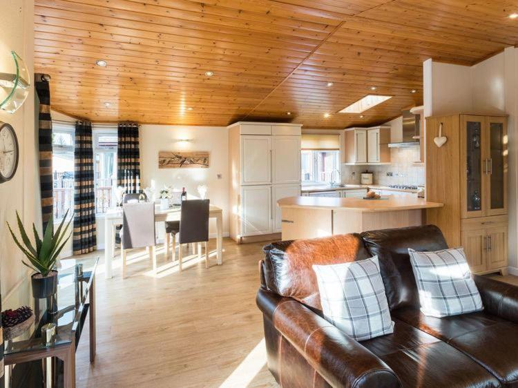 Windermere Retreat - White Cross Bay Holiday Park Bagian luar foto